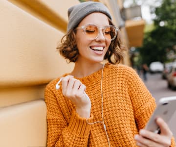 girl with the phone